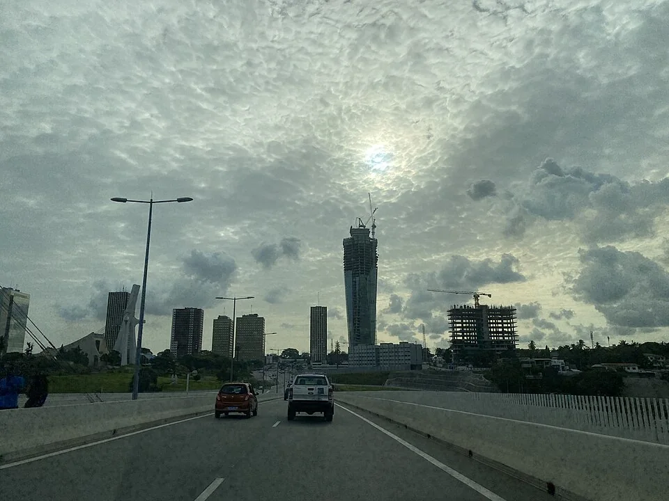 阿比让道路与城市建筑实景